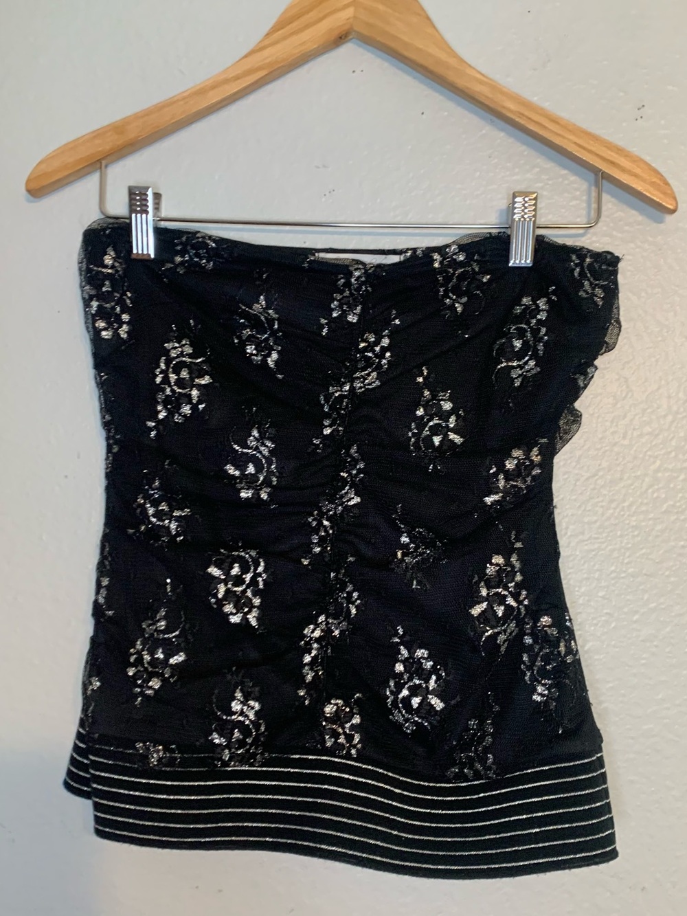NWT Charlotte Russe Women’s Black Y2K Metallic Lace Strapless Tube Top. Size L